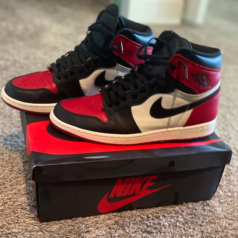 Jordan 1 Bred toes UA 9/10 CONDITION